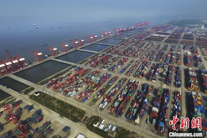 堆满集装箱的太仓港集装箱码头。(资料图)太仓海事局供图