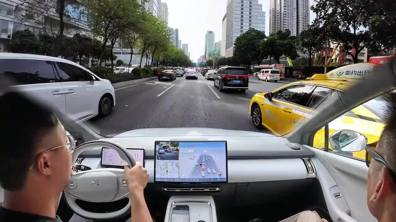 纯视觉方案！小鹏放弃激光雷达啦？小鹏P7+城市领航实测