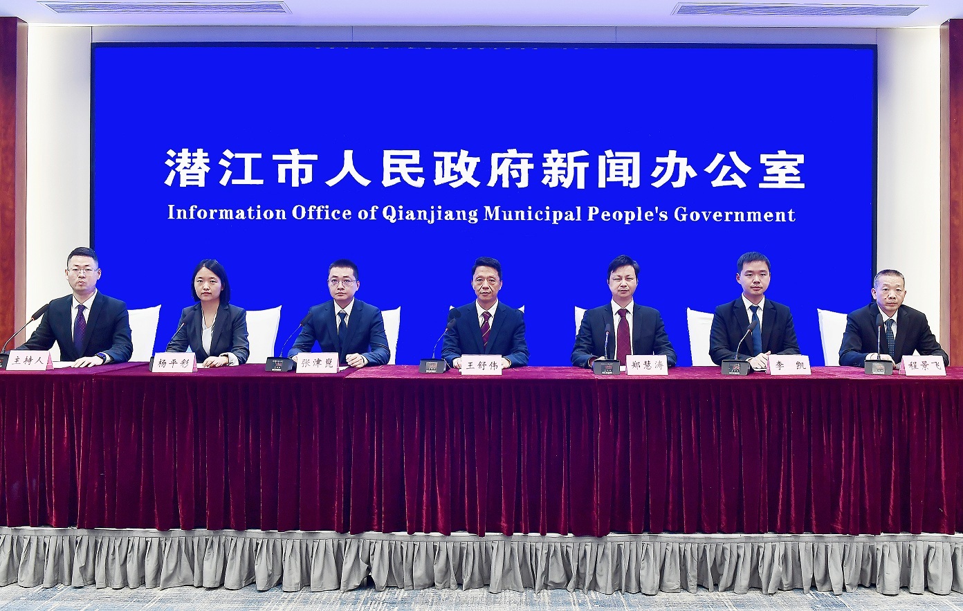 向武汉追光 与武汉同芯！潜江全力打造湖北省光电子材料产业基地