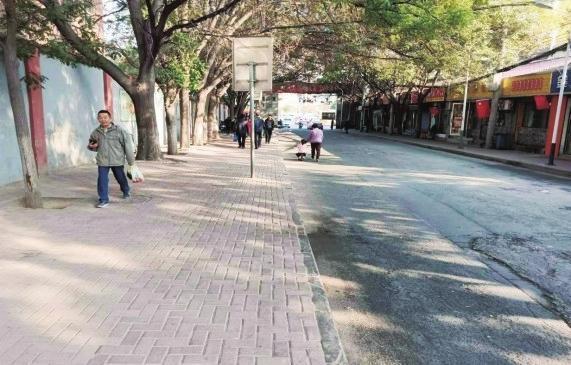 清理取缔后的“马路市场”