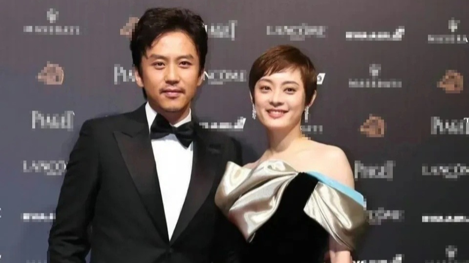 孙俪邓超12年助学捐款950万 曾被资助四年的学生“反咬一口”封面图