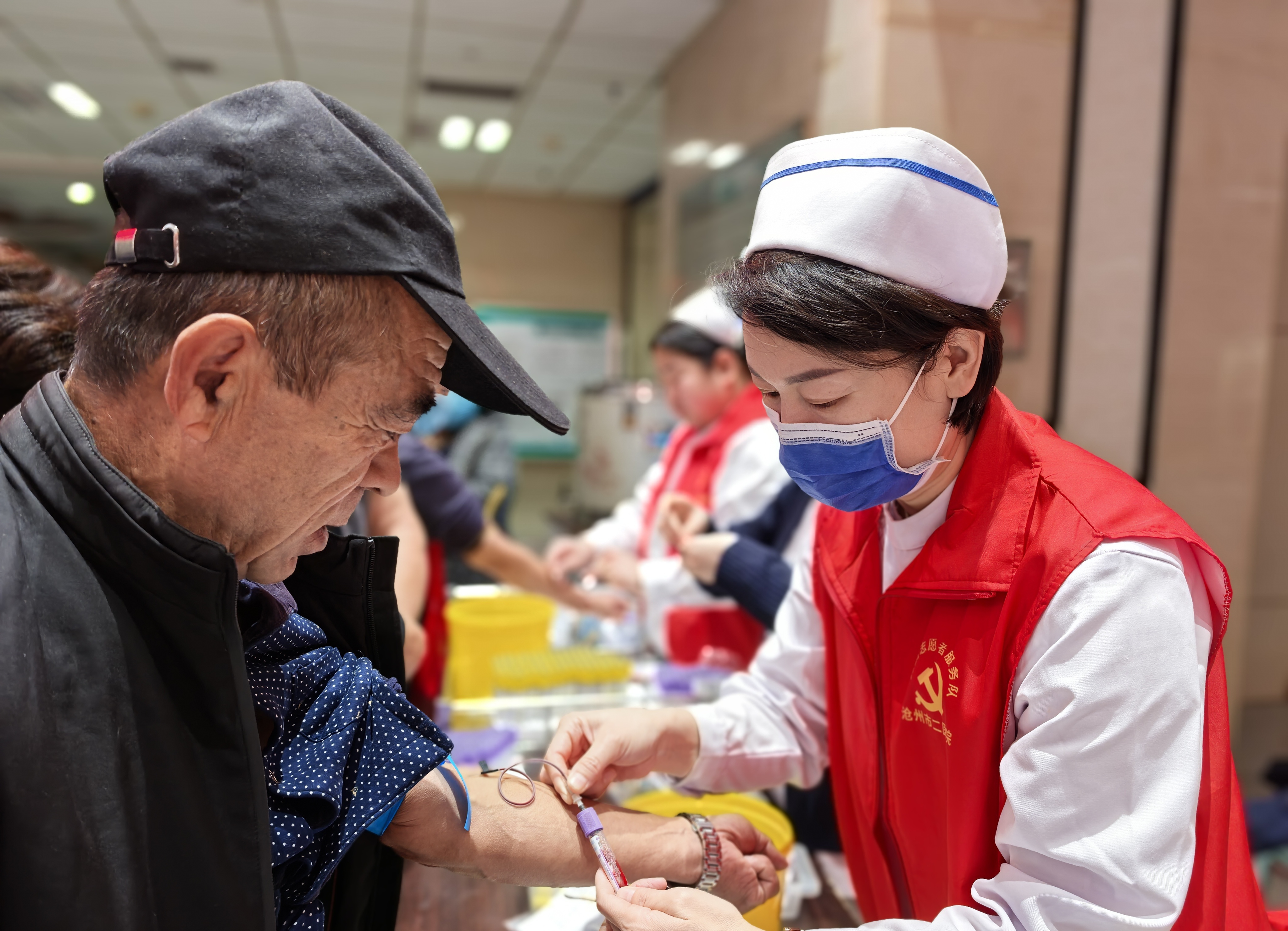 【组图】河北沧州：“联合国糖尿病日”举行爱心义诊