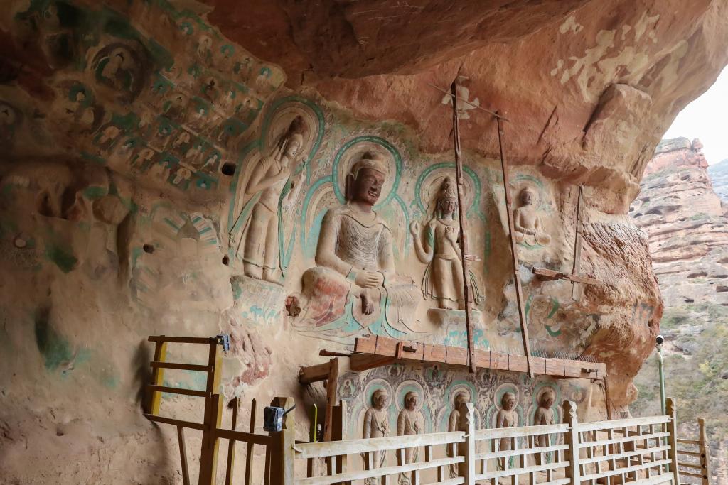 这是11月11日拍摄的炳灵寺石窟第172窟北魏造像及壁画