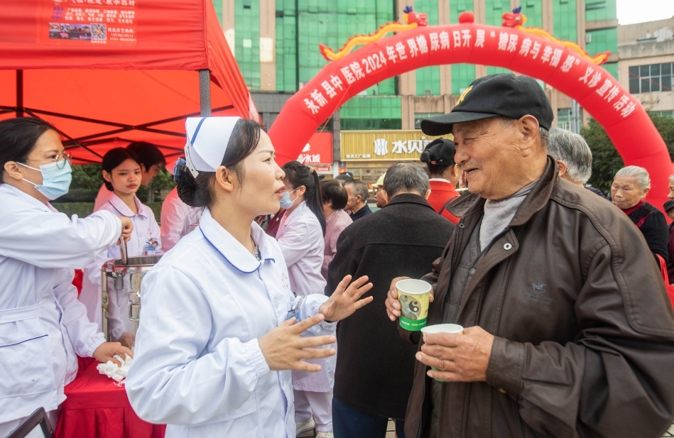 江西永新:中医义诊受热捧