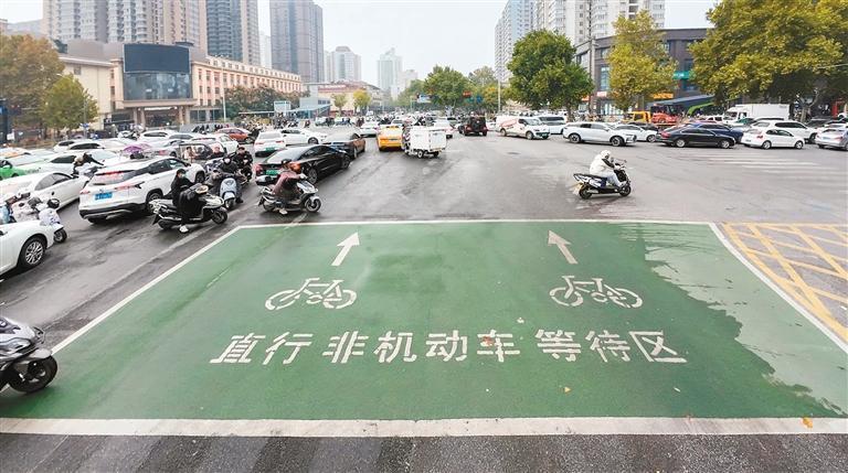 非机动车等待区引导十字路口机非分离