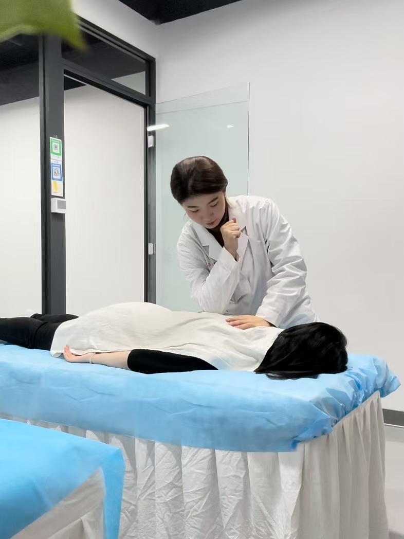 妙手匠心铸医魂（小医馆里的“大文章）