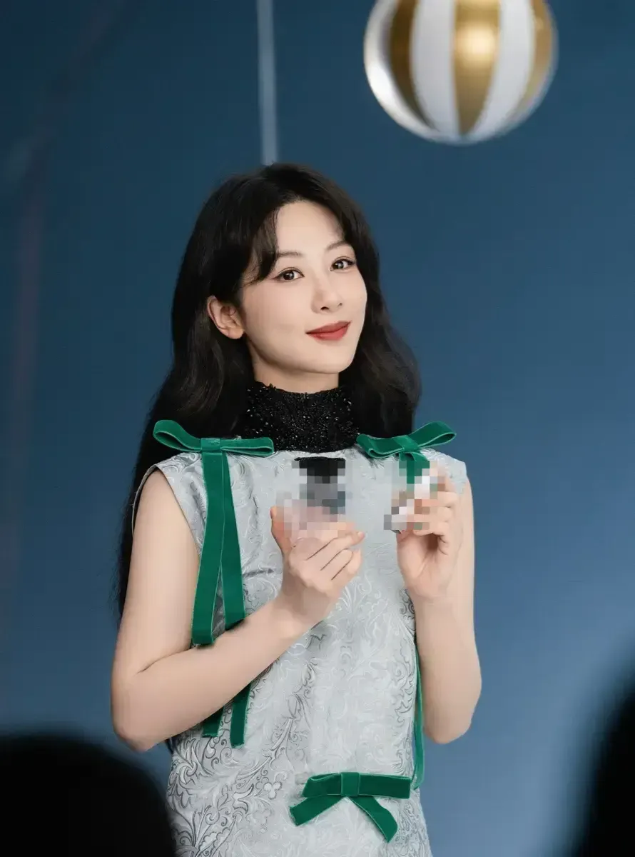 杨紫气质出彩。