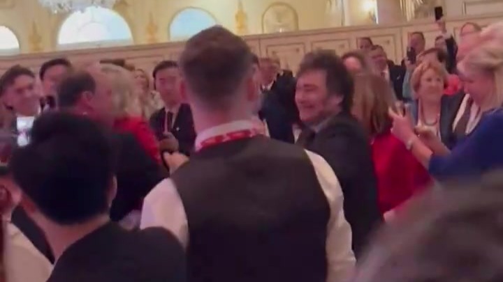 特朗普会见阿根廷总统米莱，米莱跳起了特朗普招牌舞