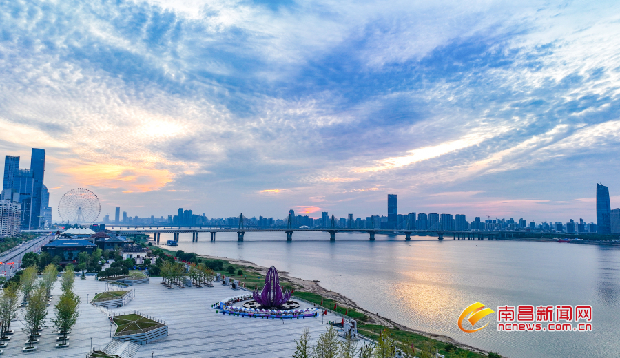 红谷滩区长天广场