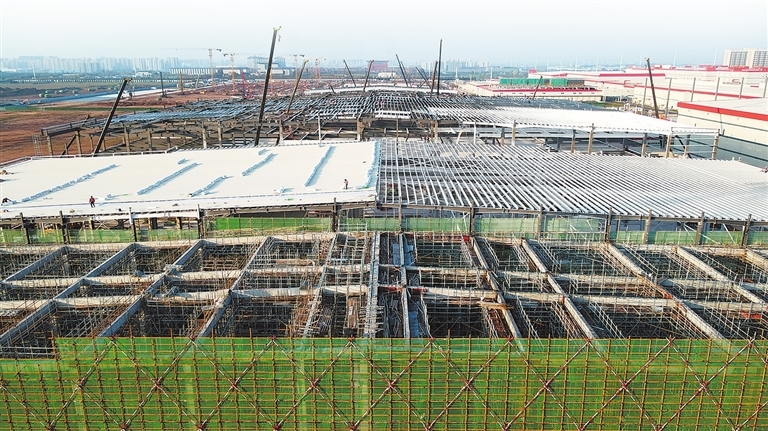 11月5日，中州时代新能源生产基地二期项目加速推进。张若含 摄