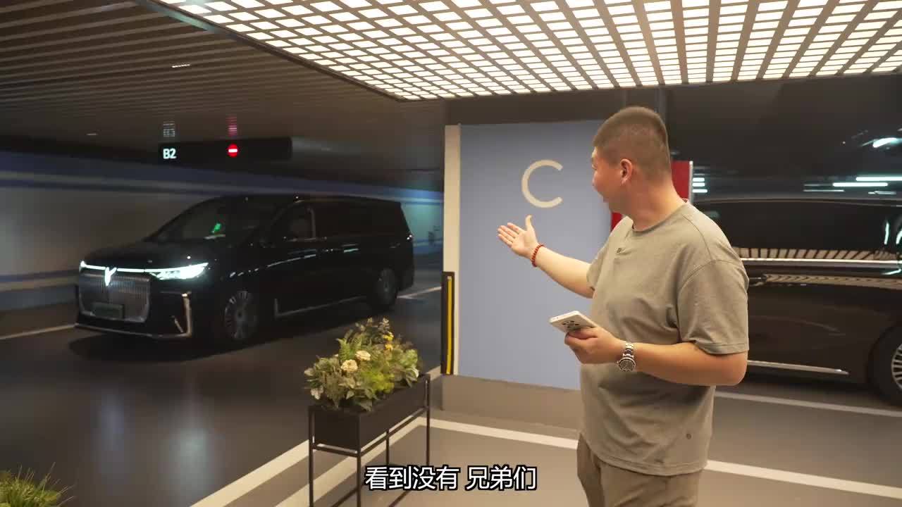 全球首台华为智驾MPV，岚图梦想家乾崑版有多智能？