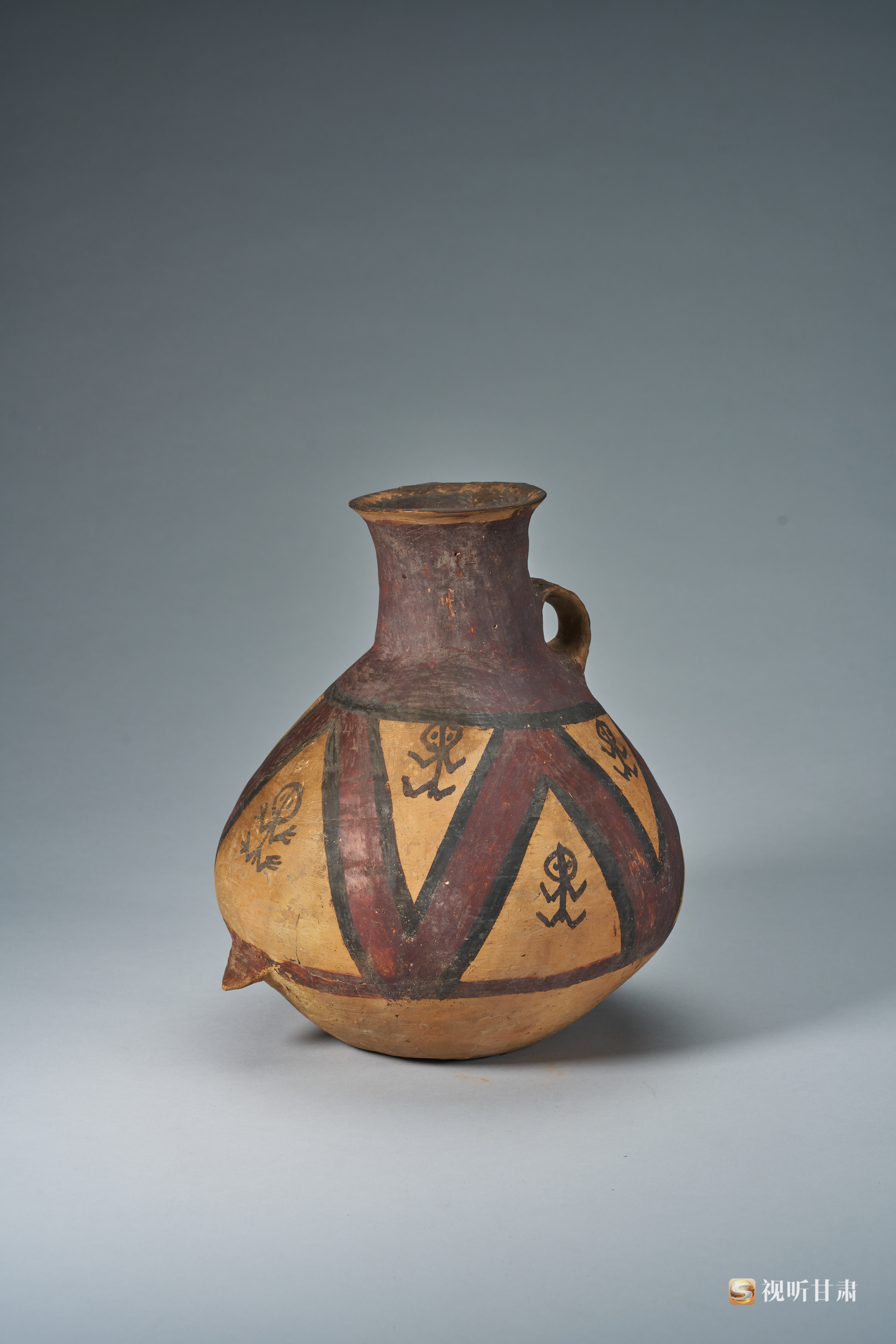 折带纹单耳彩陶壶（国家文物局供图）