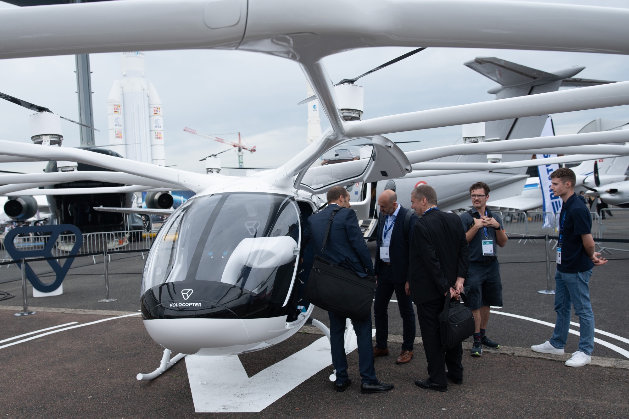 2023年巴黎航展上的Volocopter GmbH城市空中交通(UAM)空中出租车。