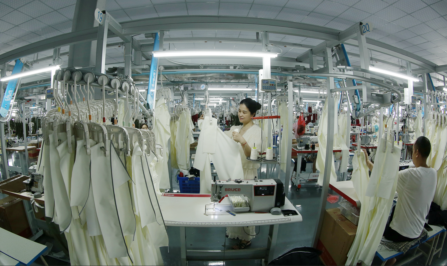 天门服装：向世界展示中国“织”造