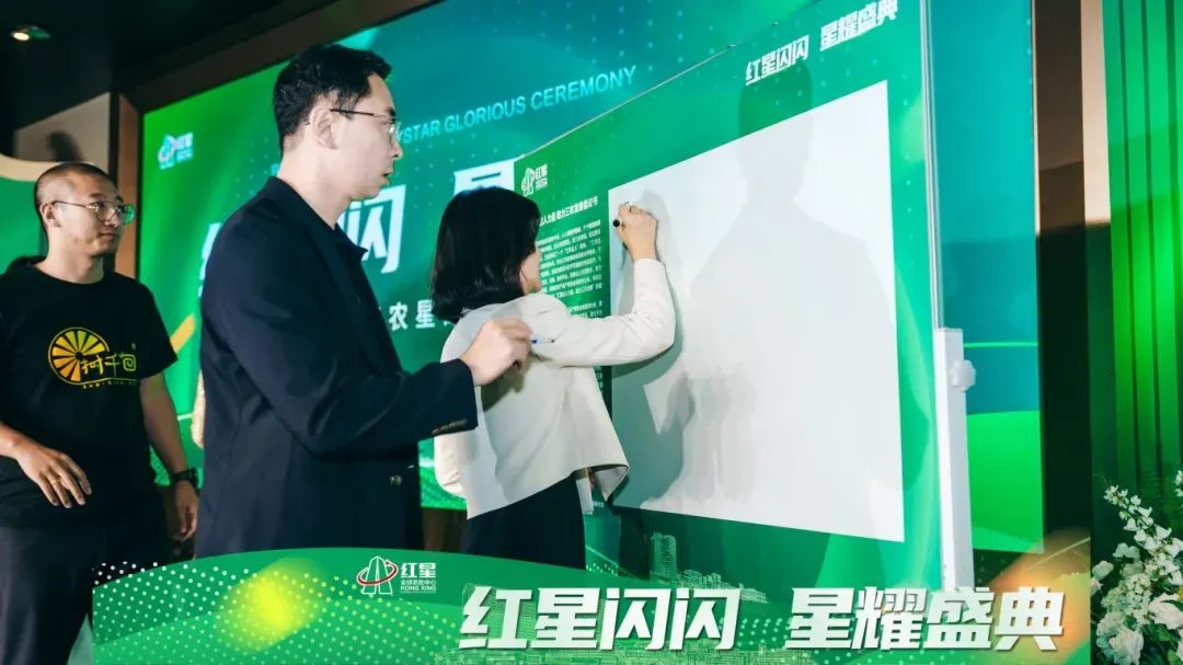 △三农达人签署倡议书