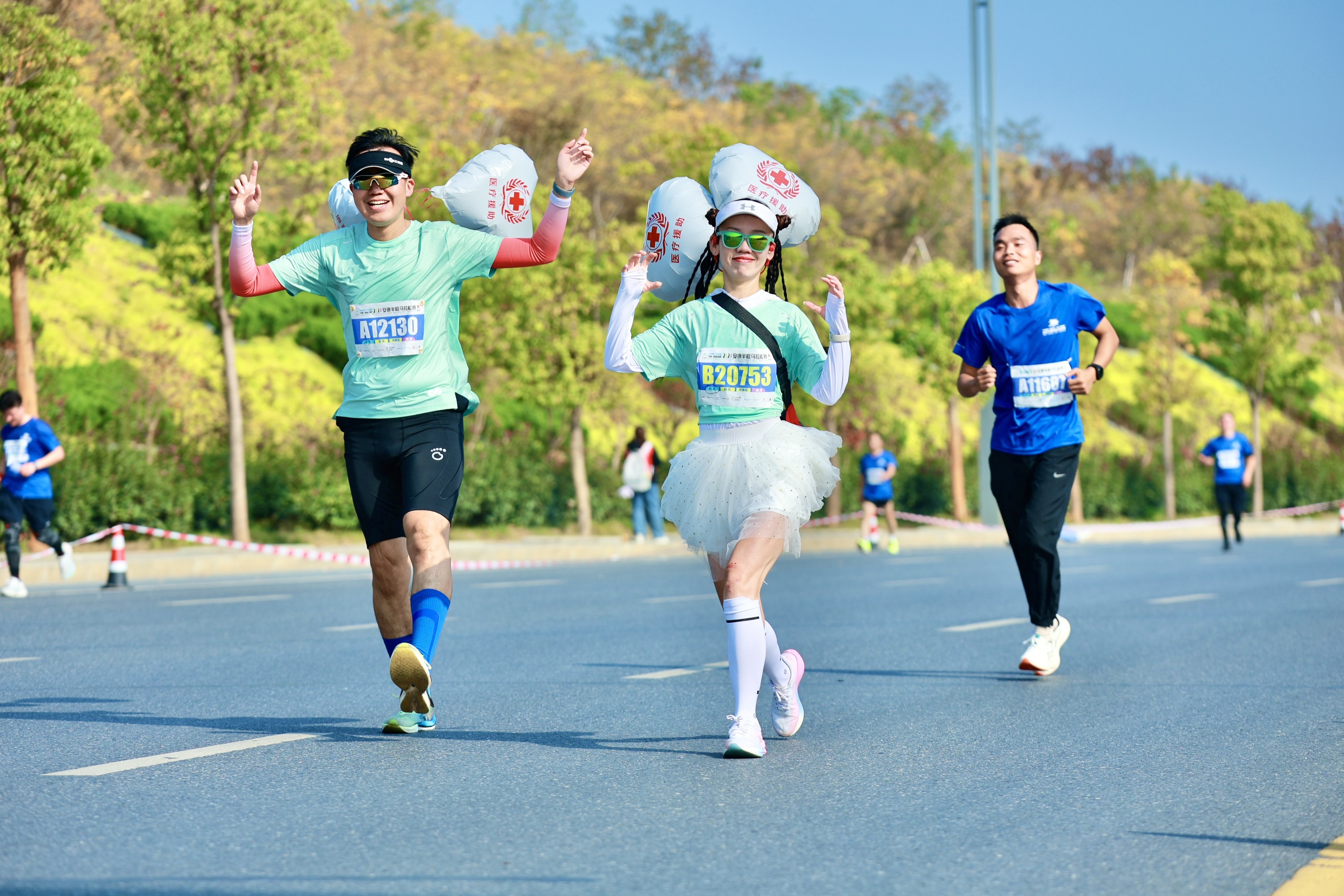 “尧柏&middot;柏樾城杯”2024安康半程马拉松赛激情开跑