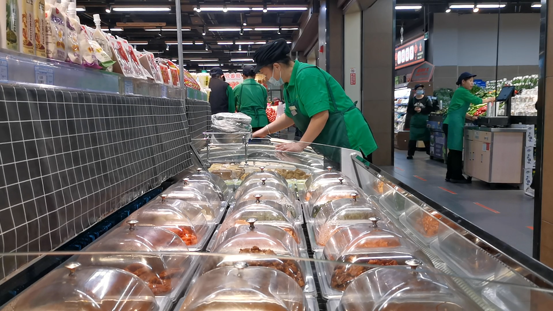 “客商谈保定”走进信誉楼，如何千店一面？怎样待客为友？