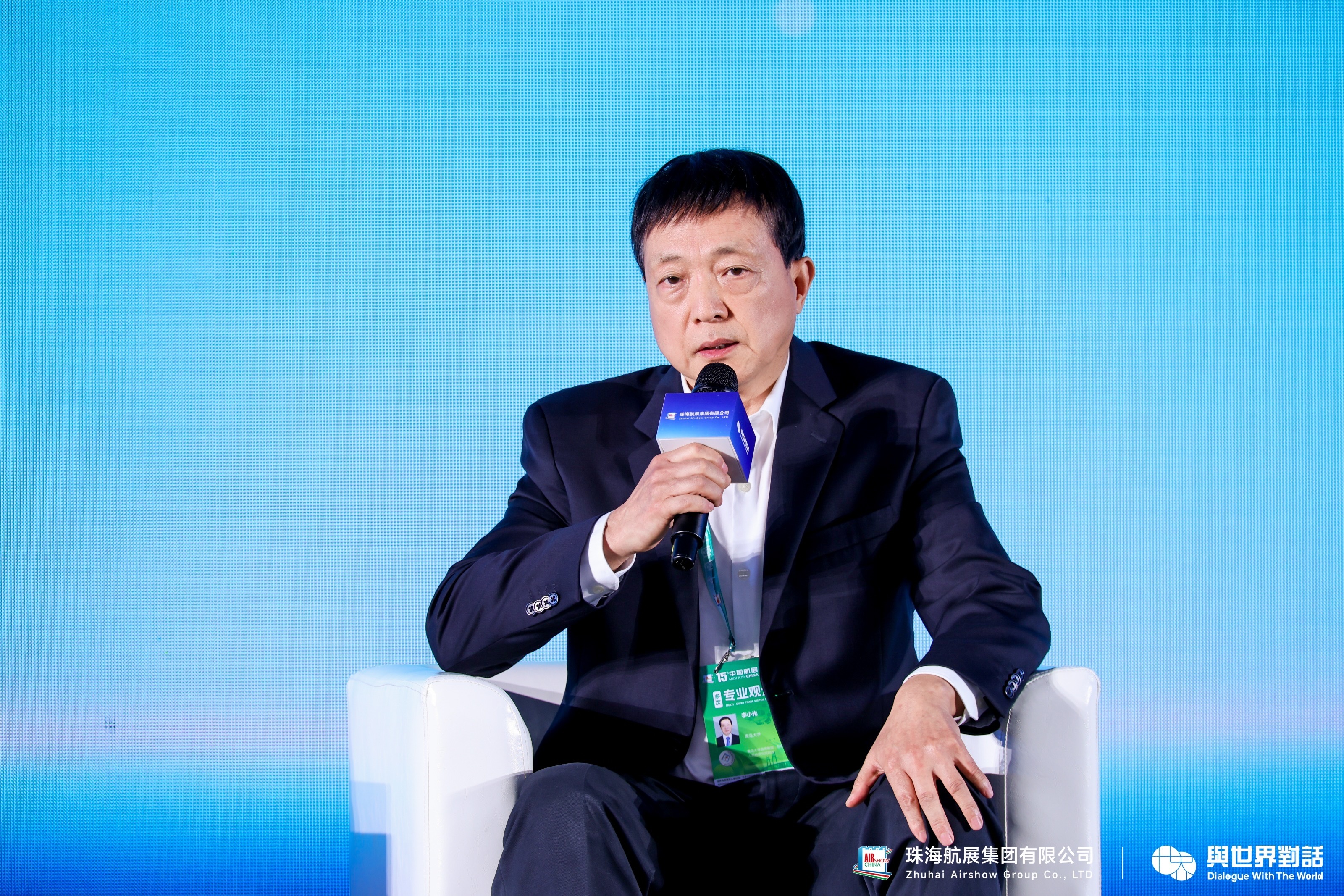 图为俄罗斯工程院外籍院士、青岛大学智能无人系统研究院院长 李小光