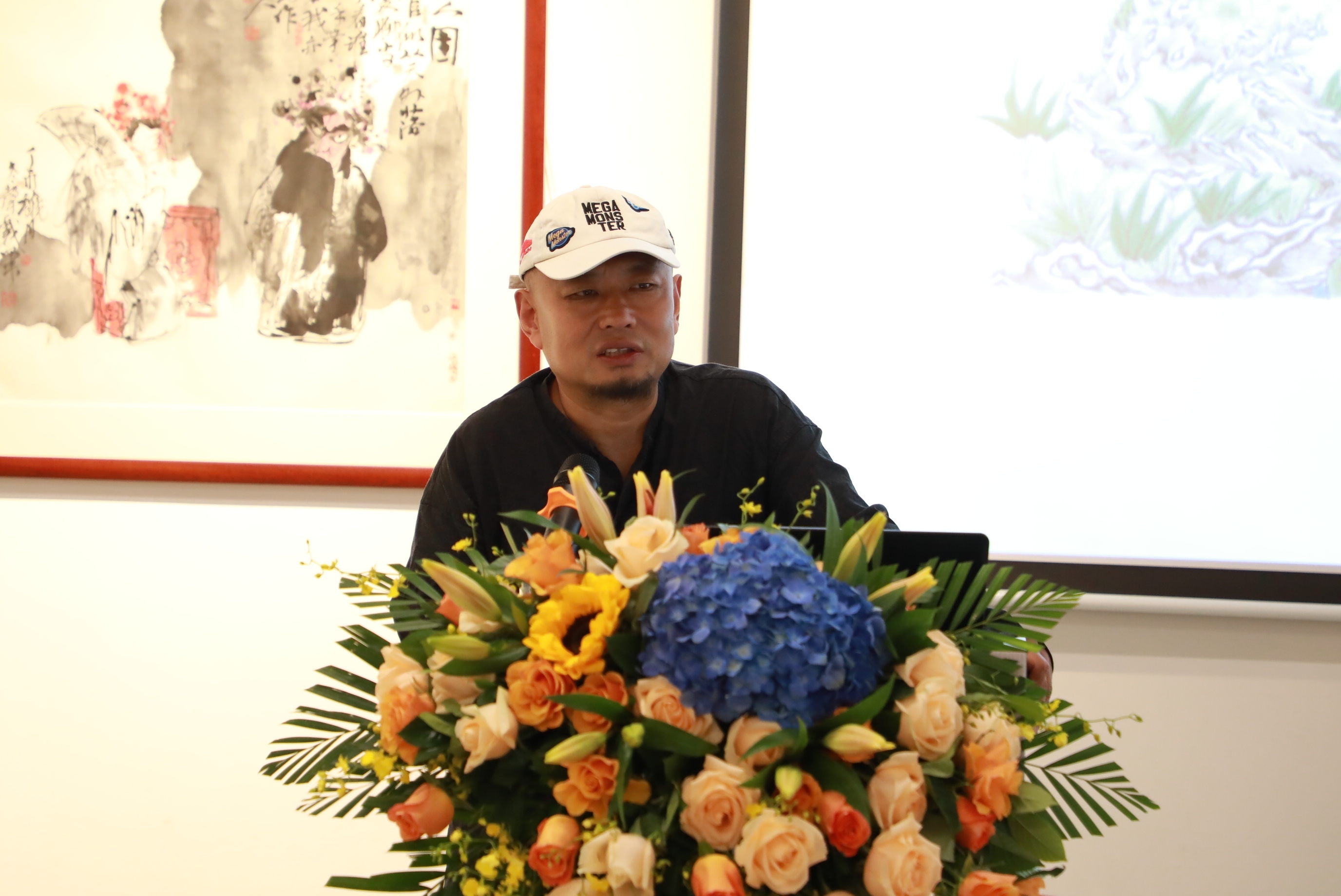 景德镇陶瓷大学陶瓷美术学院教授、博士生导师齐彪