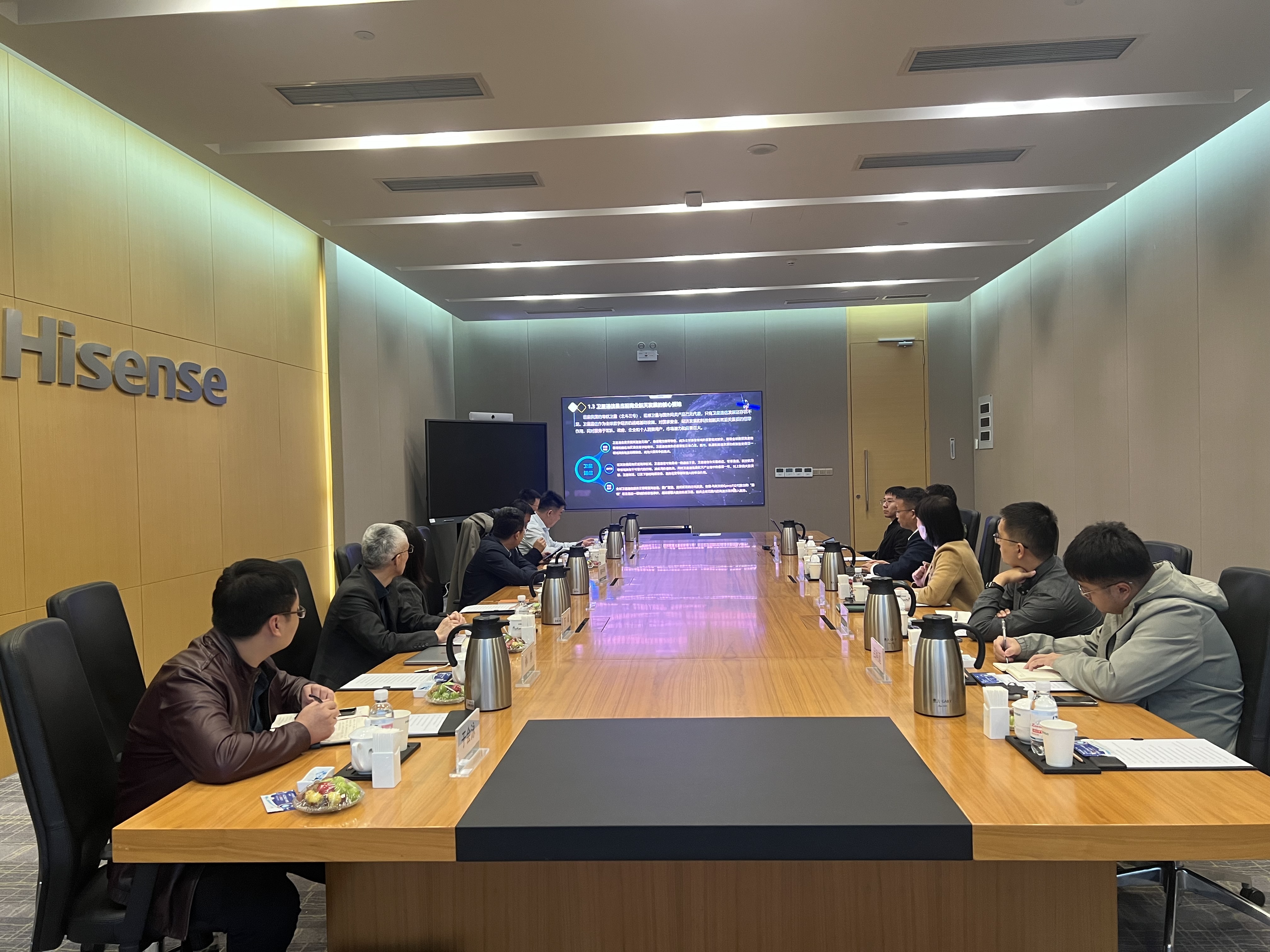 山东陆海空天数智产业联盟座谈会在青岛举行