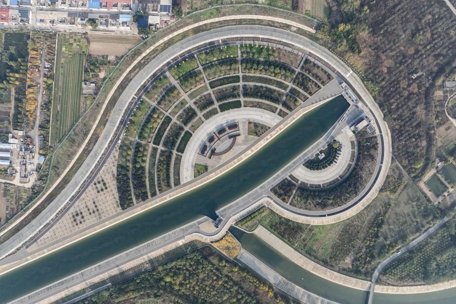 这是11月7日在石家庄市拍摄的滹沱河倒虹吸工程（无人机照片）。新华社记者 伍志尊 摄