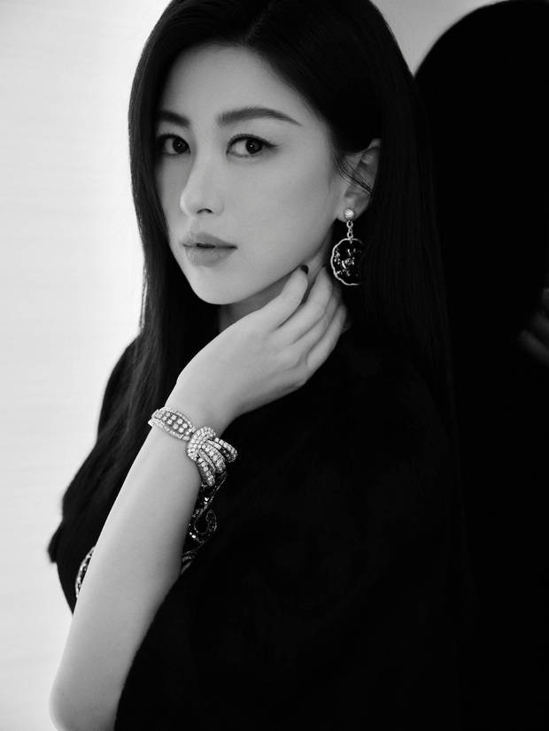 朱珠尽显东方之美。