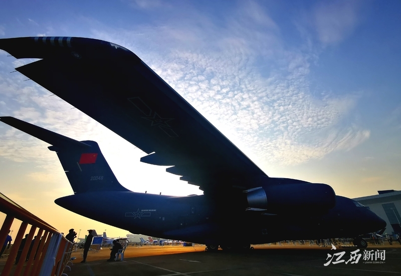 ▲中国之翼飞向未来！航空强国的梦想正照进现实。摄影丨江西日报全媒体记者吴志刚