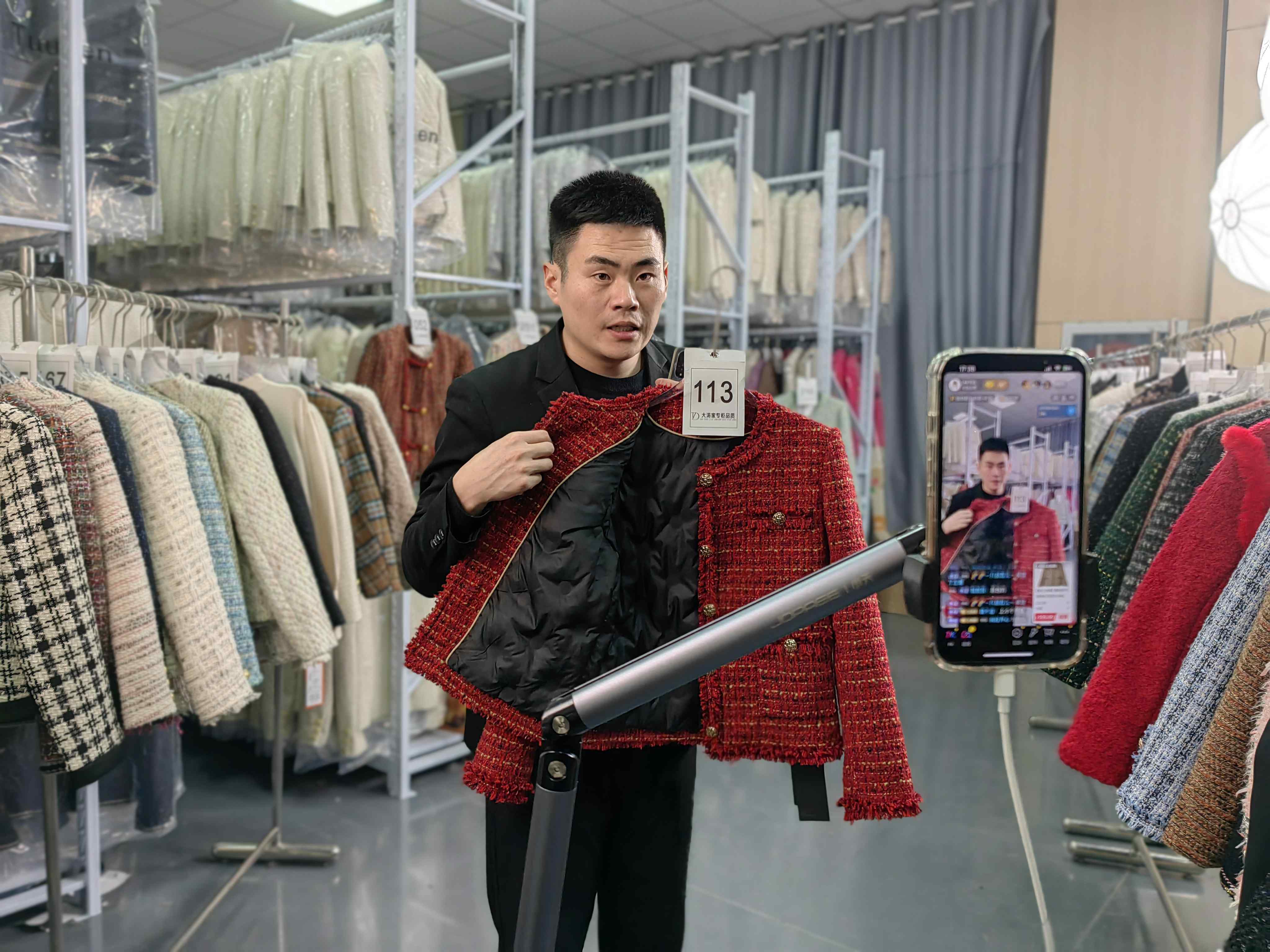 天门服装：向世界展示中国“织”造