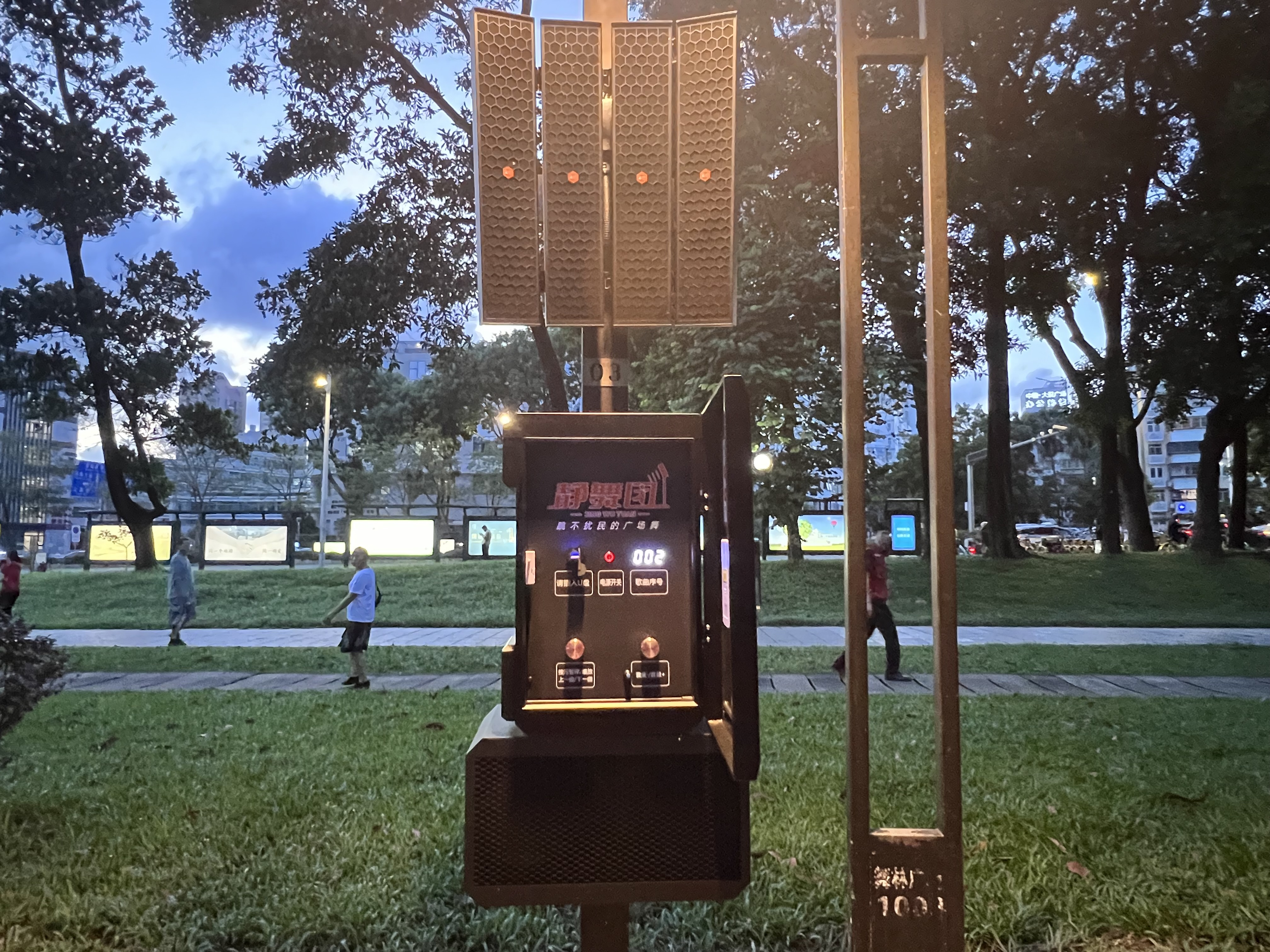 智解广场舞噪声困扰：静境定向音响赋能城市 还宁静于民