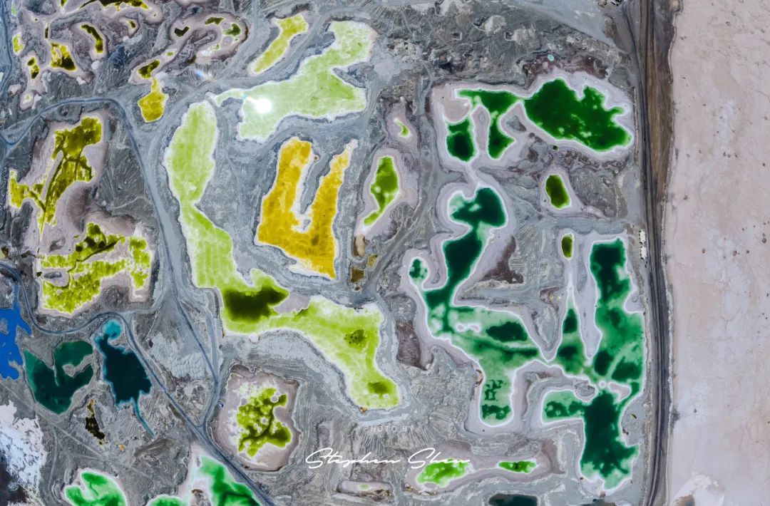 色彩各异的盐湖