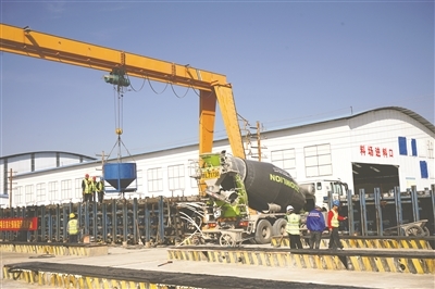 G320贵溪城区段南移项目首片预制梁浇筑成功