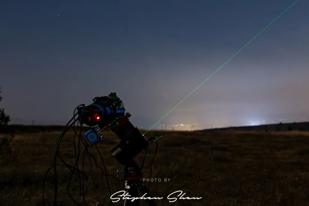 在萃英山上架设设备