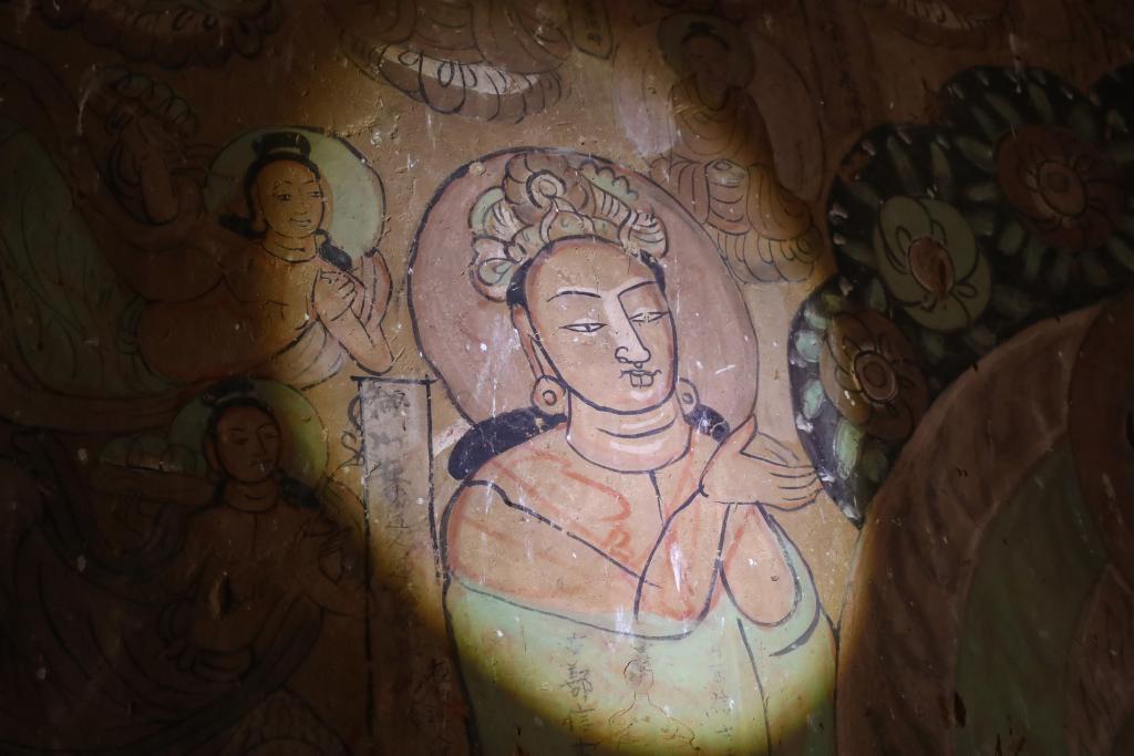 这是11月11日拍摄的炳灵寺石窟第169窟西秦壁画