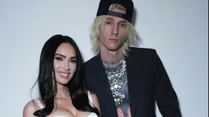 梅根·福克斯晒照官宣怀孕 将迎来与“枪爷”的第一个孩子封面图