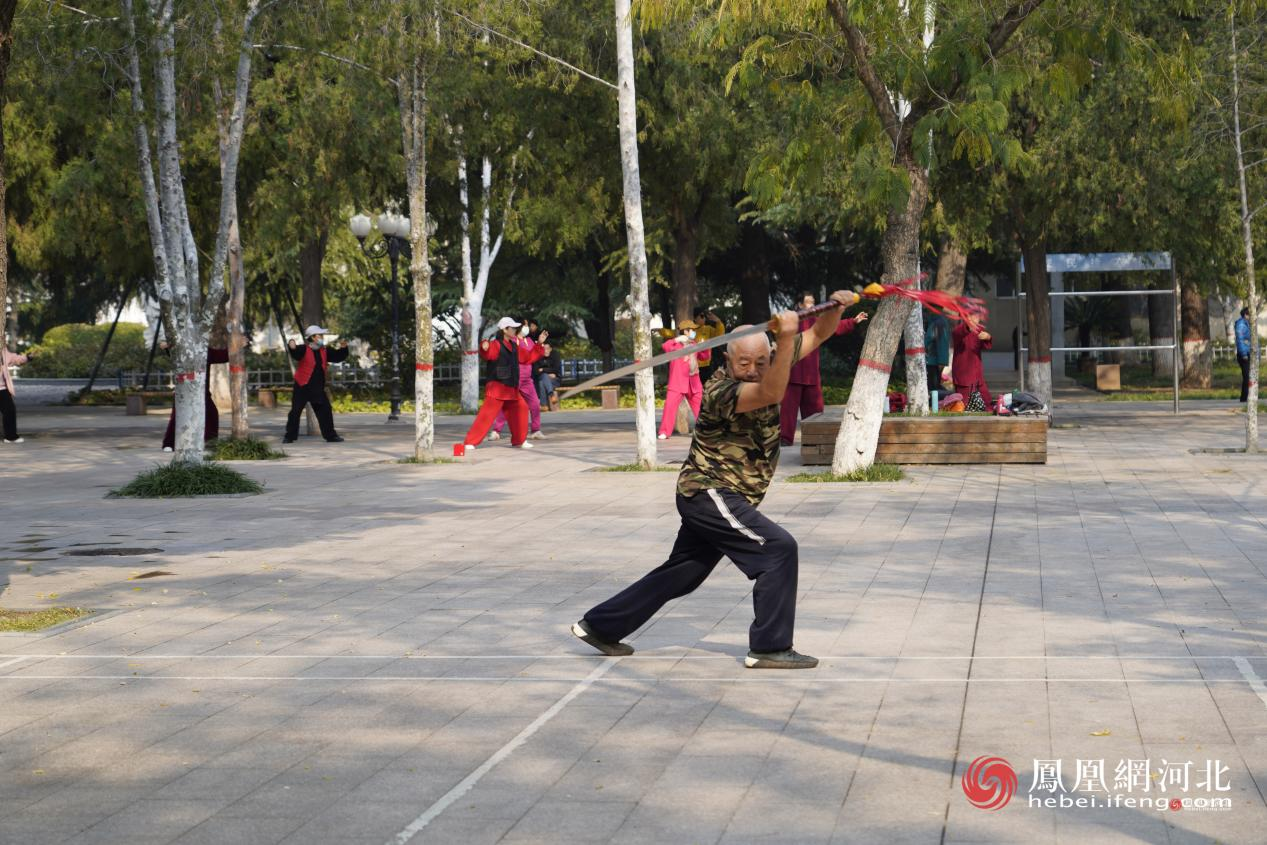 长安公园内视频运动场景 蔡柠摄