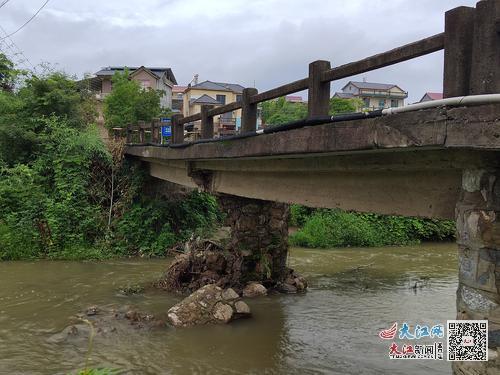 福留大桥倒塌前已是岌岌可危。