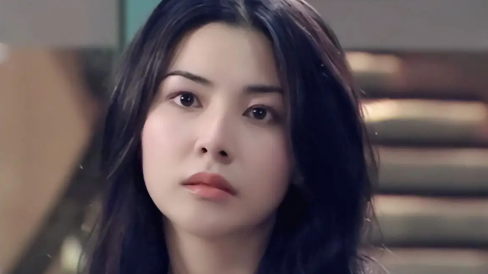 蒙嘉慧复出首秀被要求下架，内容涉低俗、性骚扰儿童，当事人发声道歉封面图