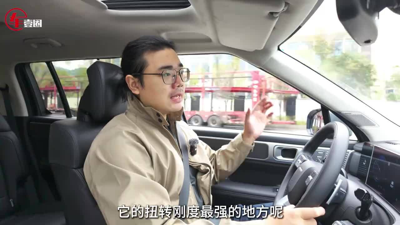 试驾全新胜达：底盘有豪华感，燃油车也有独到之处