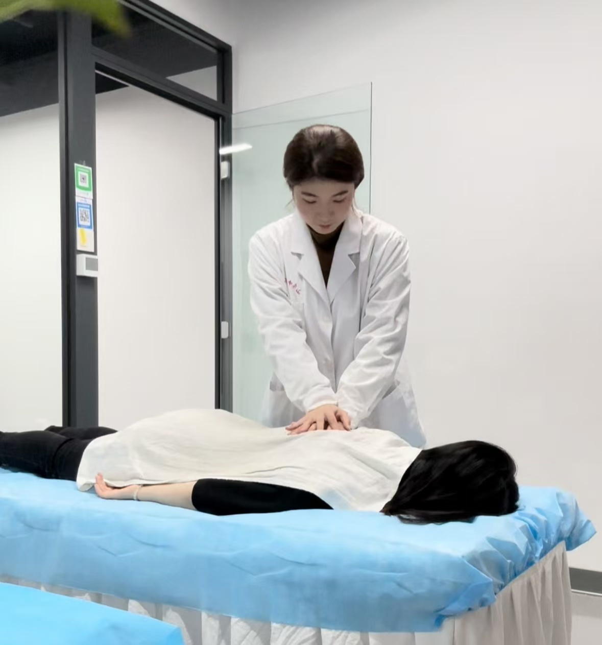 妙手匠心铸医魂（小医馆里的“大文章）