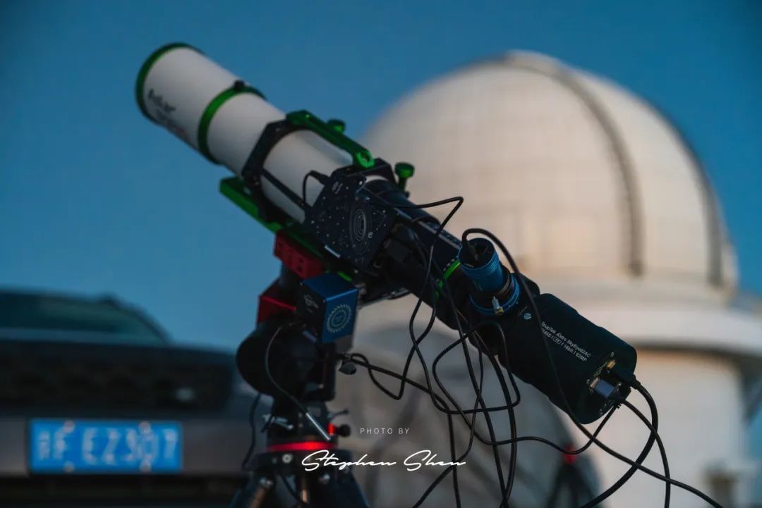 我的望远镜与墨子巡天望远镜的合影