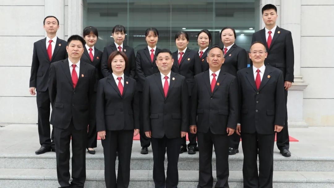 常德中院行政审判庭干警