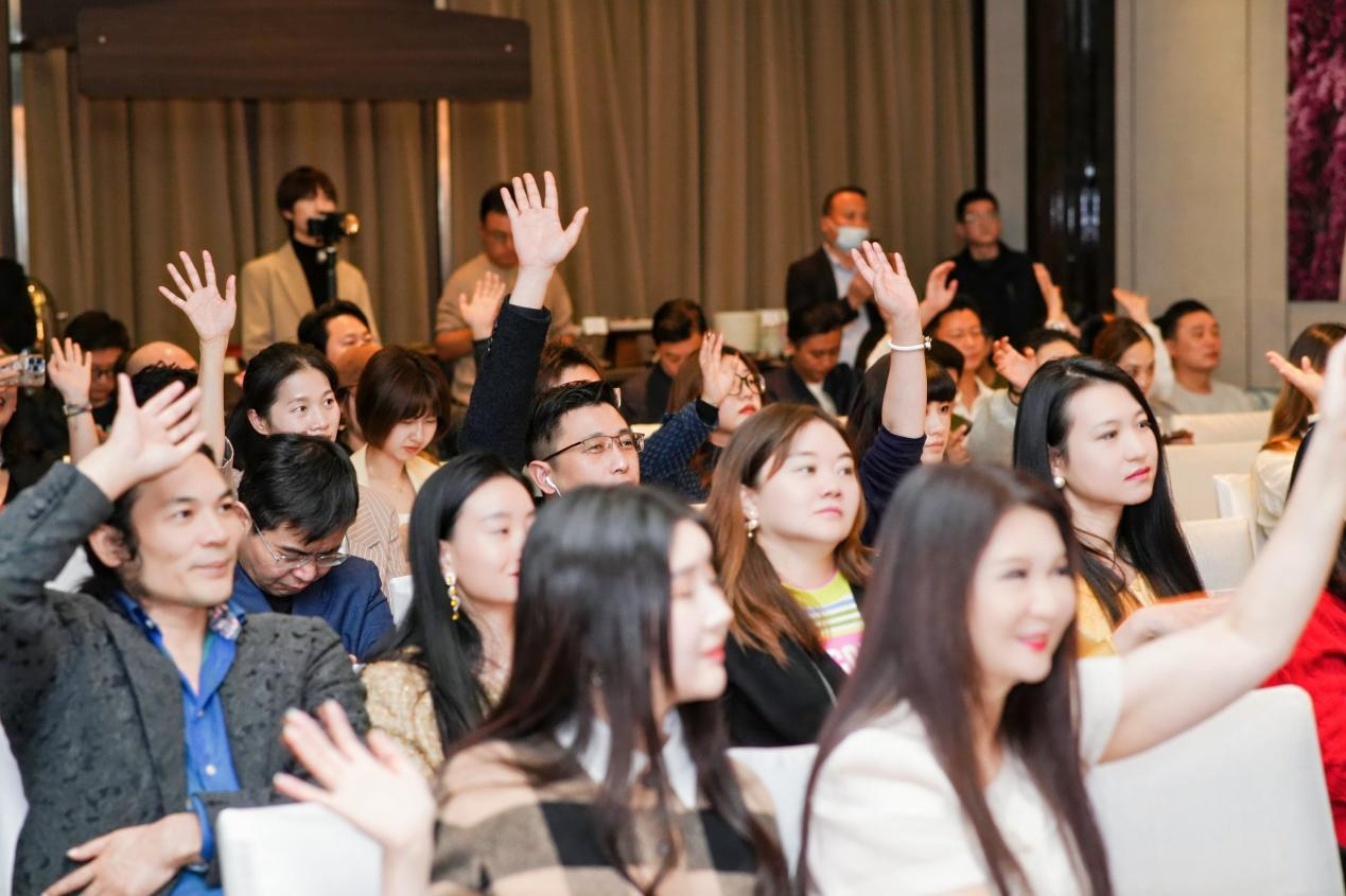 赫本》年度大展是由奥黛丽·赫本长子肖恩·赫本·费雷尔(sean