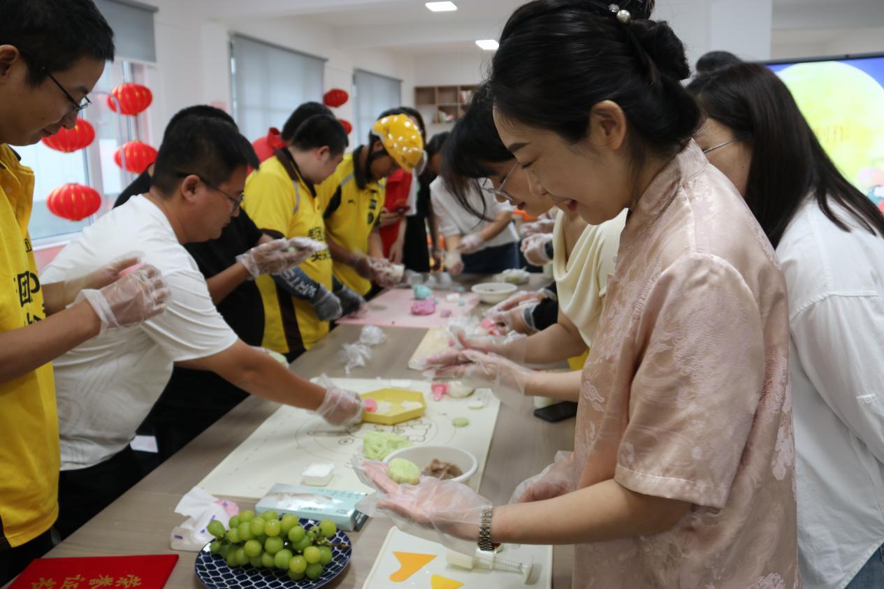 傅家镇商圈党委举办“党建引领 同心共筑”——中秋团圆亲情“汇”活动