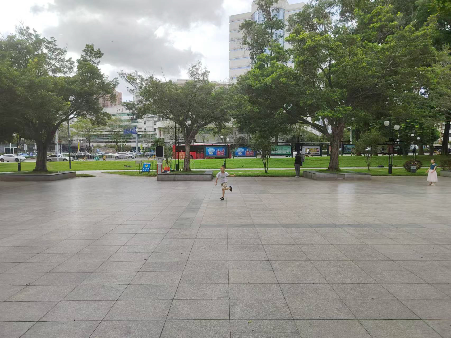 智解广场舞噪声困扰：静境定向音响赋能城市 还宁静于民