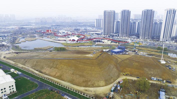 目前，滑雪乐园雪道基础建设完成。 张扬 摄