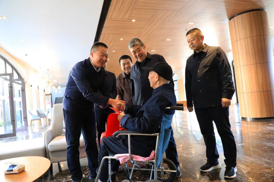 县委书记郭安贵看望慰问烈士王柏栋家属王柏英