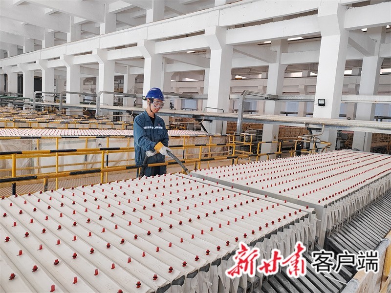 金昌招商引资的甘肃佰利联化学有限公司40万吨合成金红石项目生产线　新甘肃&middot;甘肃日报记者　谢晓玲