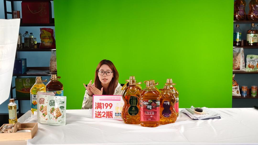 山东金胜粮油食品有限公司的主播正在进行直播。