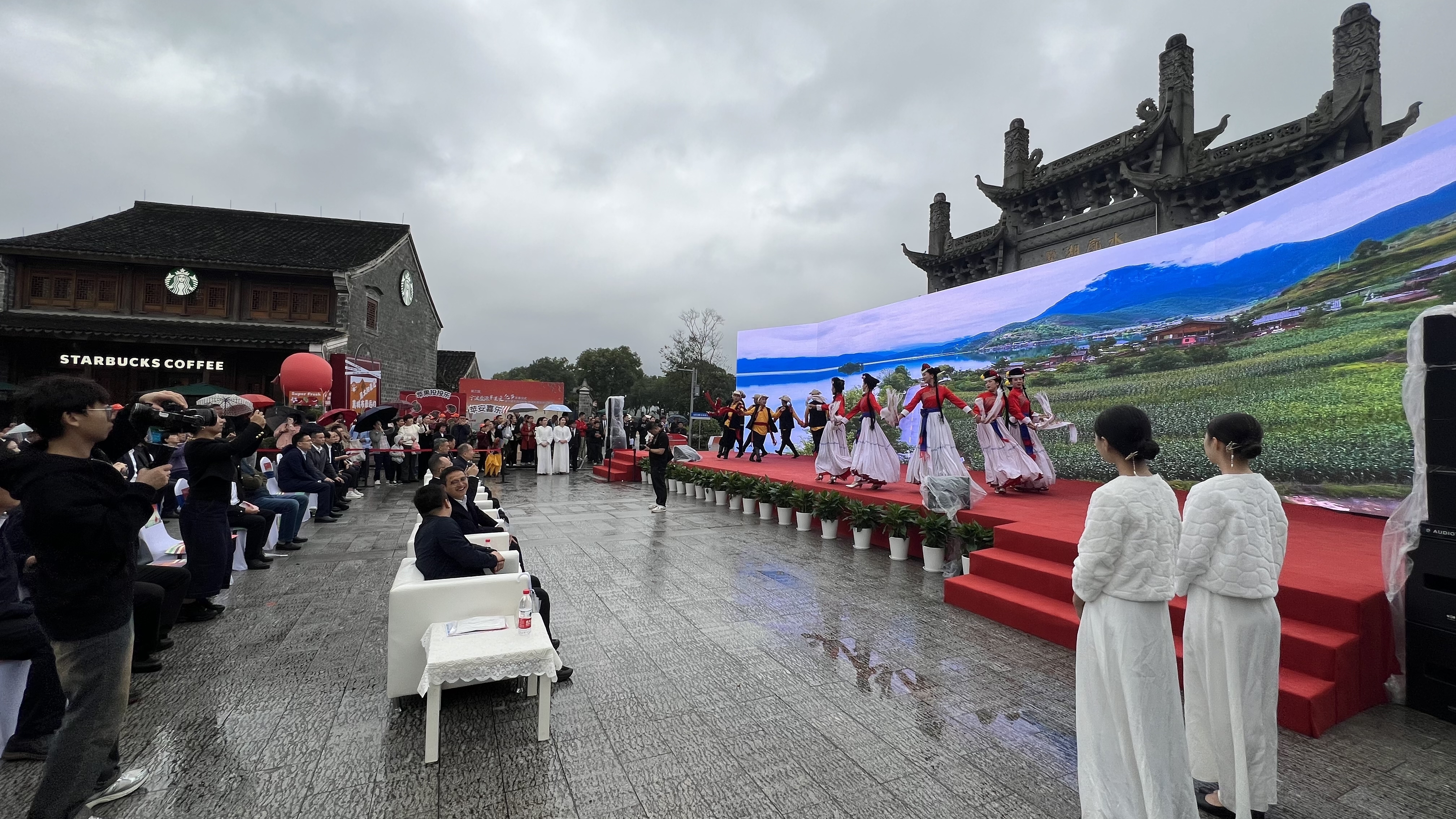 山海两地情 鄞盐一家亲 凉山盐源苹果“俏卖”宁波