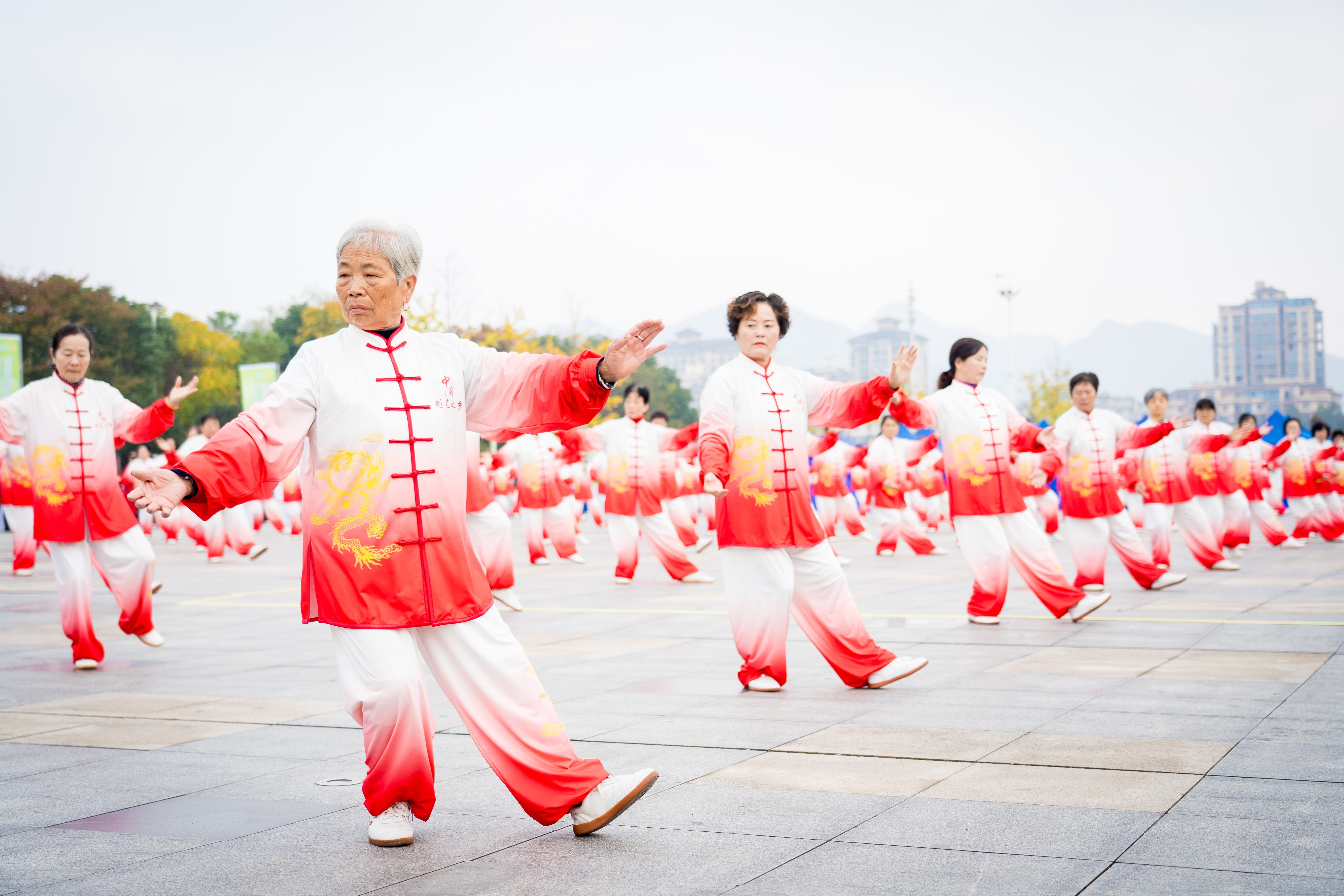 2000余人同场“大展拳脚” 浙江省首届和美乡村太极拳联赛总决赛举行